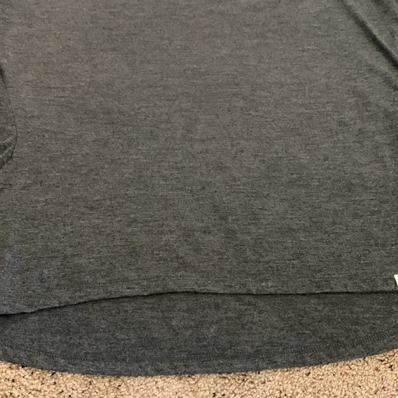 Gray t-shirt. Size XL. - Picture 5 of 5